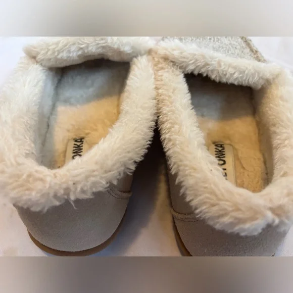 Minnetonka Women’s Suede/ Fur Lined Moccasins in Cream/Beige Sz 10 - Picture 7 of 9
